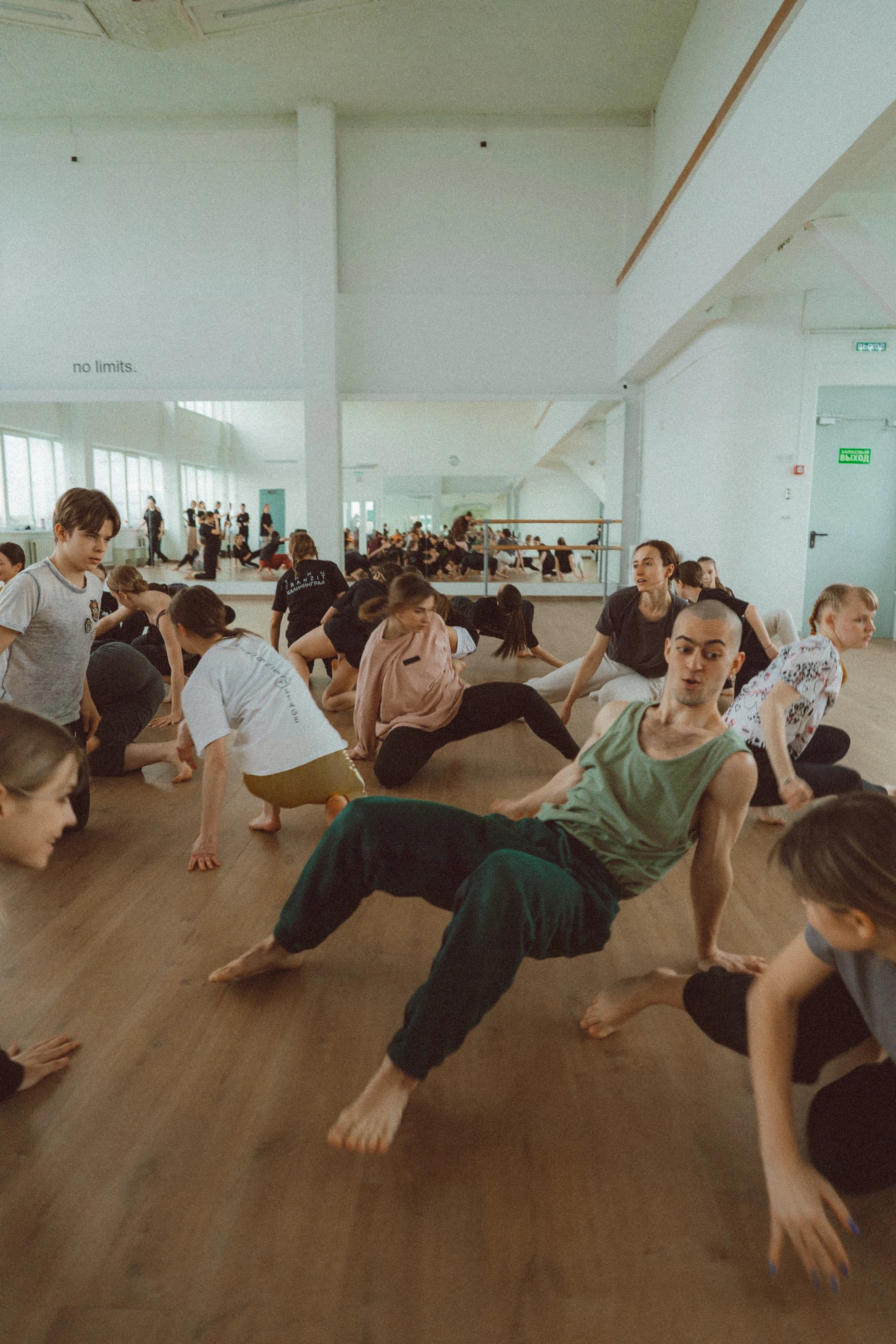 Kolya Bagdasaryan and participants explore movement close to the floor.
